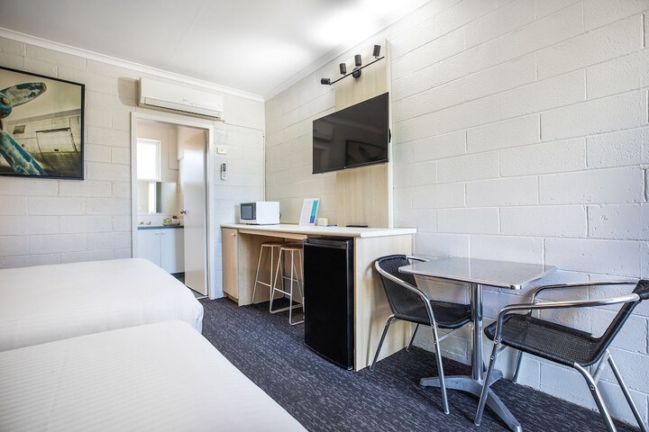 Room 14 of 37