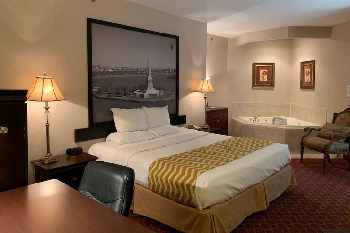 Deluxe Room 1 King Bed (4 of 7)