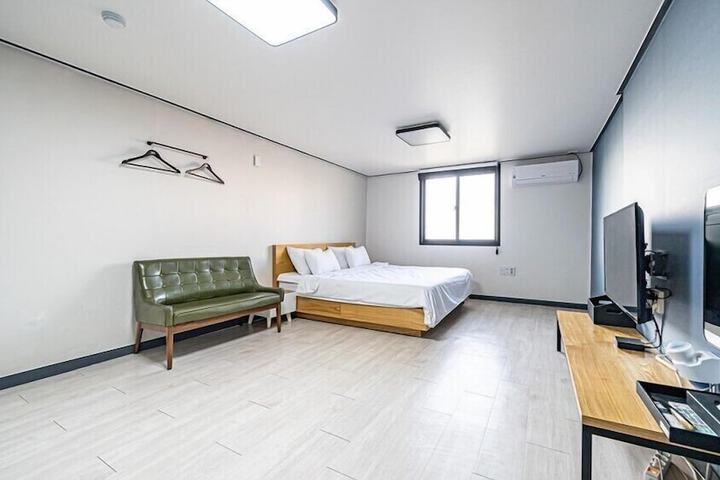 Room 38 of 65