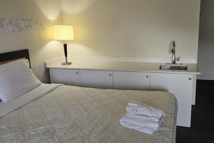 Room 4 of 10