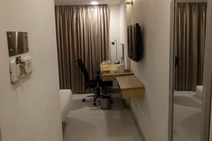 Room 7 of 33