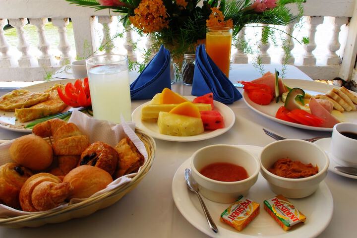 Breakfast/Coffee Service 121 of 224