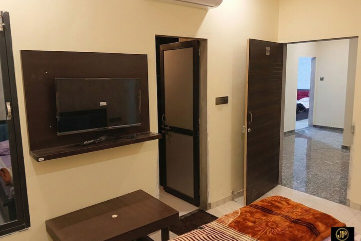 Room 13 of 46