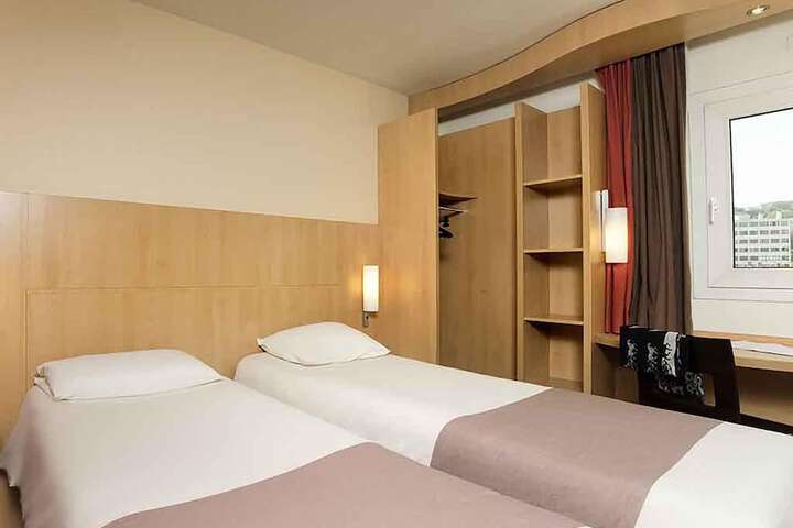 Room 15 of 63