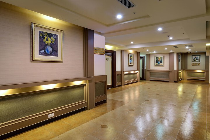 Ballroom/Hall 72 of 74
