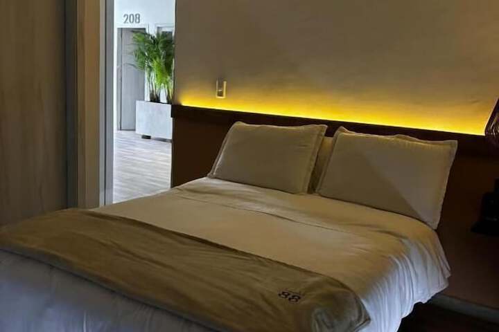 Room 12 of 38