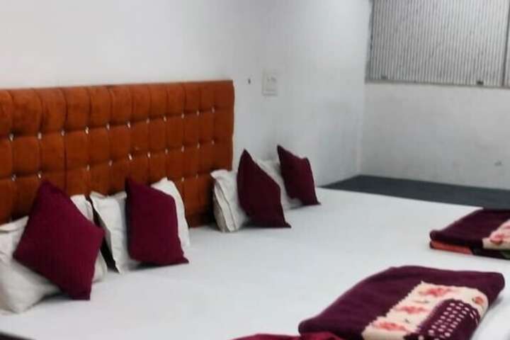 Room 18 of 25