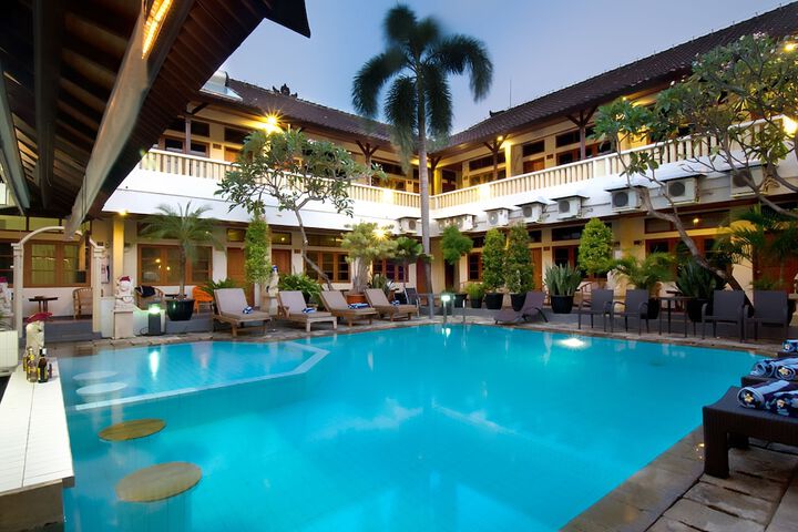 Hotel Pool