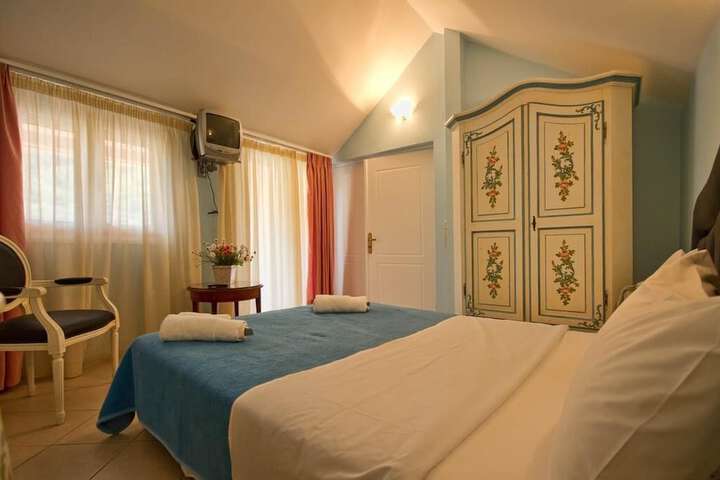 Room 9 of 31