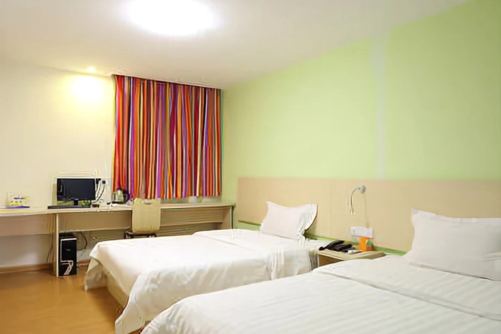 Room 32 of 34