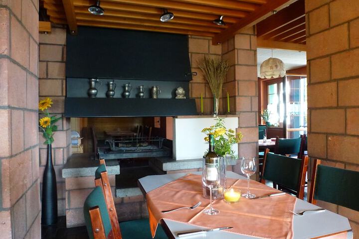 Dining 2 of 11