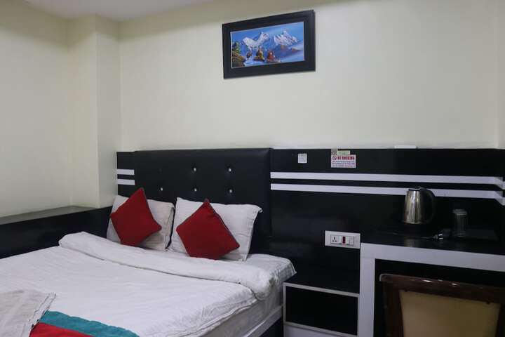 Room 5 of 10