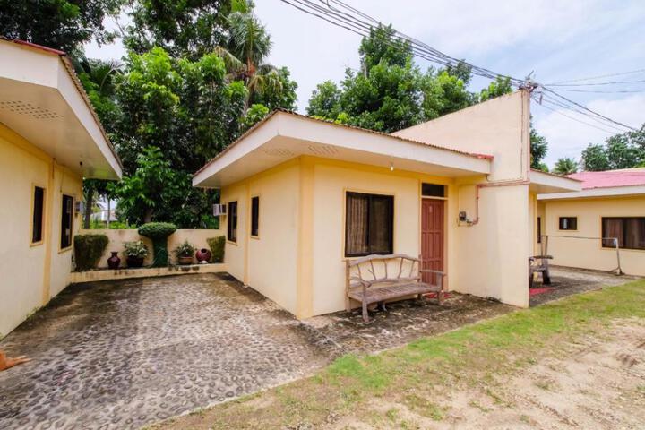 ZEN Rooms Basic Replica Manor Siquijor