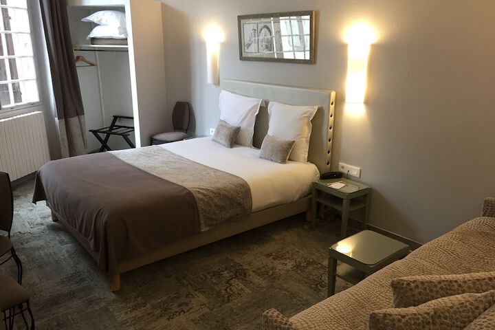 Room 28 of 61