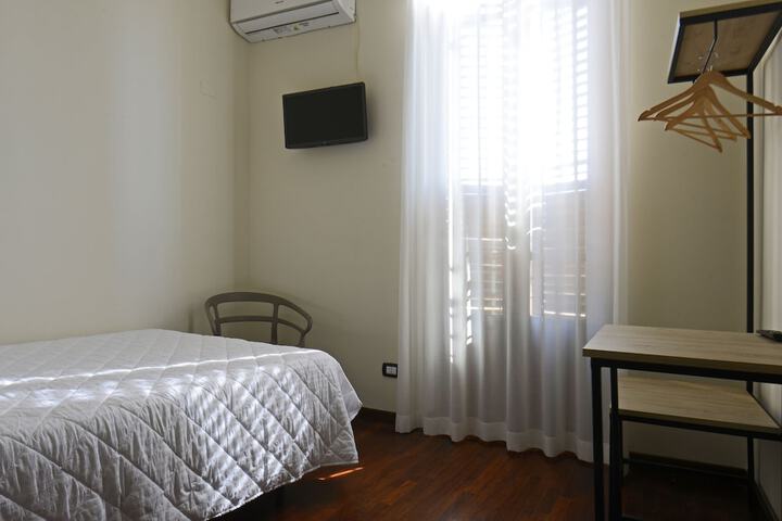 Room 3 of 8