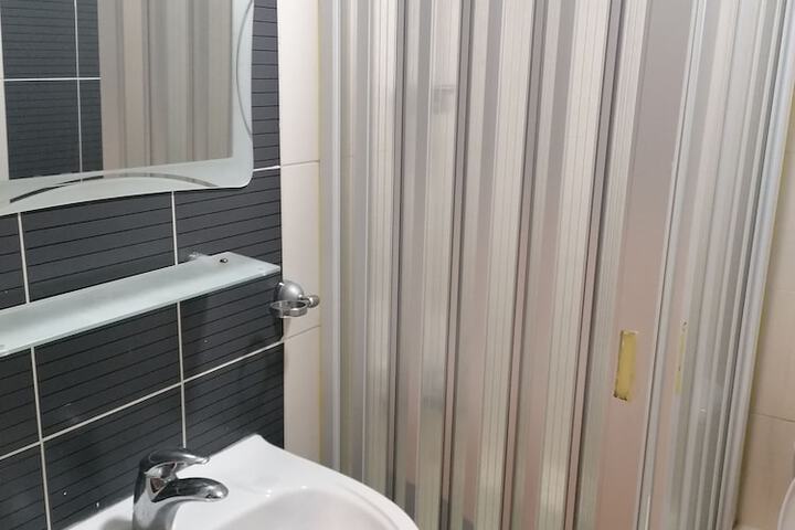 Room 16 of 18