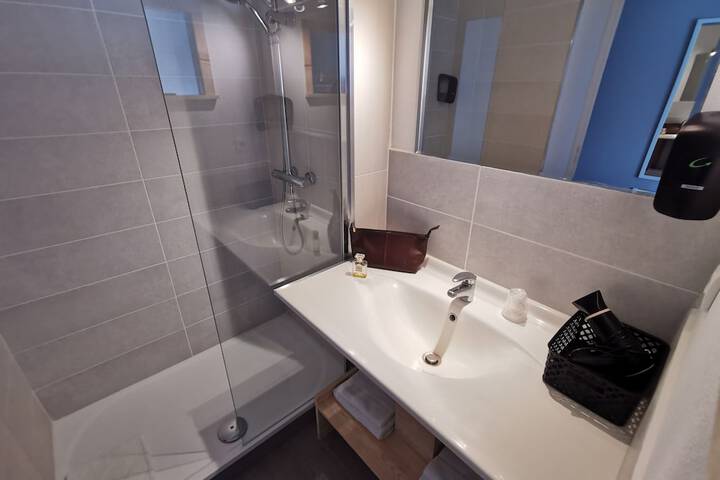 Room 14 of 34