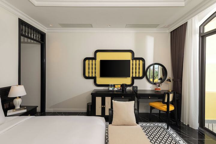 Room 18 of 107