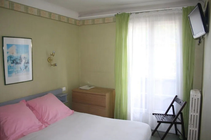 Room 6 of 19