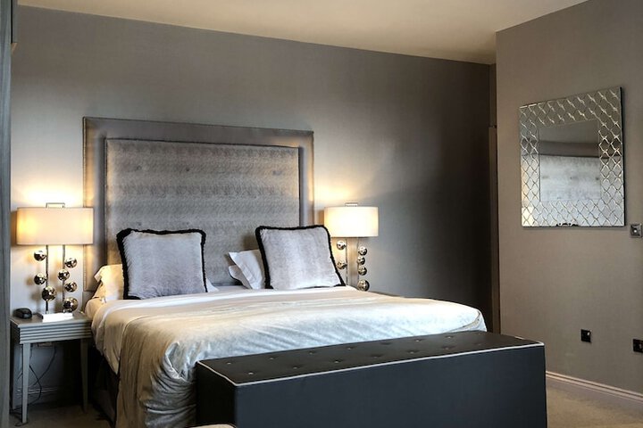 Room 9 of 62