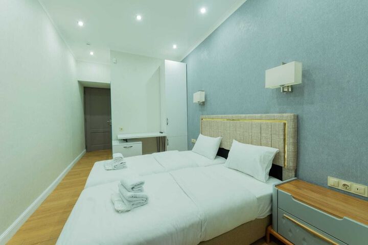 Room 10 of 20
