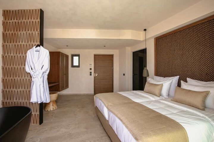 Room 18 of 77
