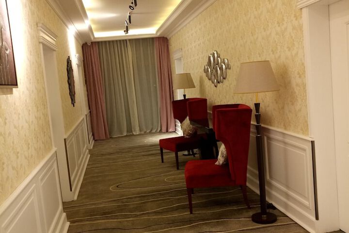 Ballroom/Hall 29 of 34