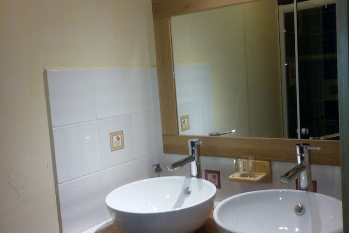 Room 21 of 40