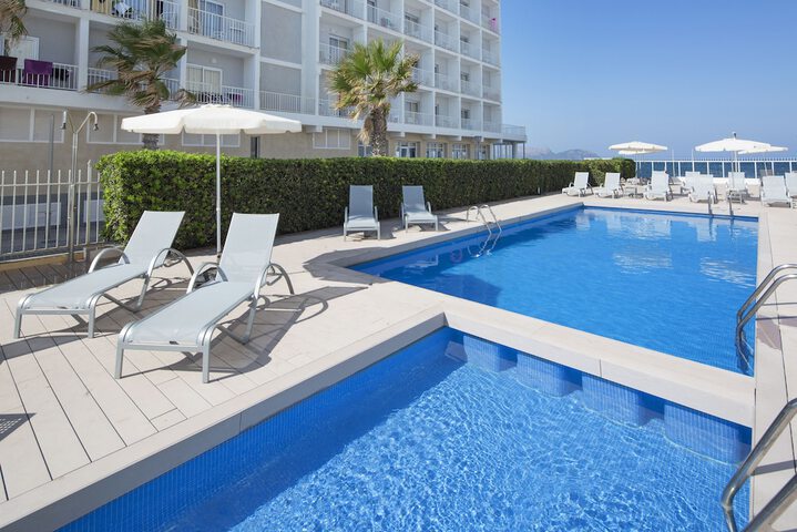 Hotel with Pool