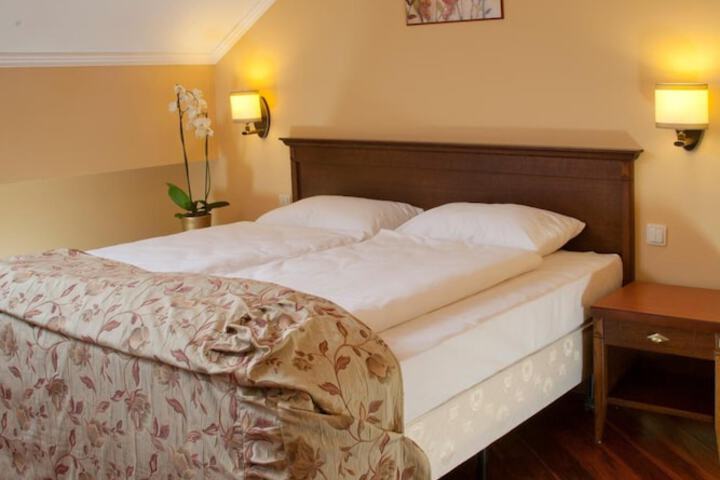 Room 21 of 37