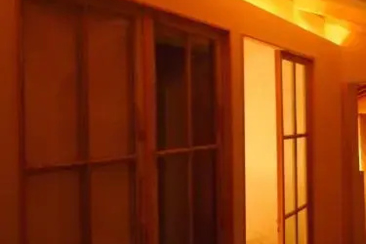Room 7 of 9