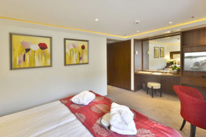 Room 44 of 80