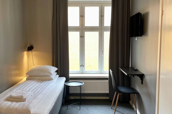 Room 84 of 149