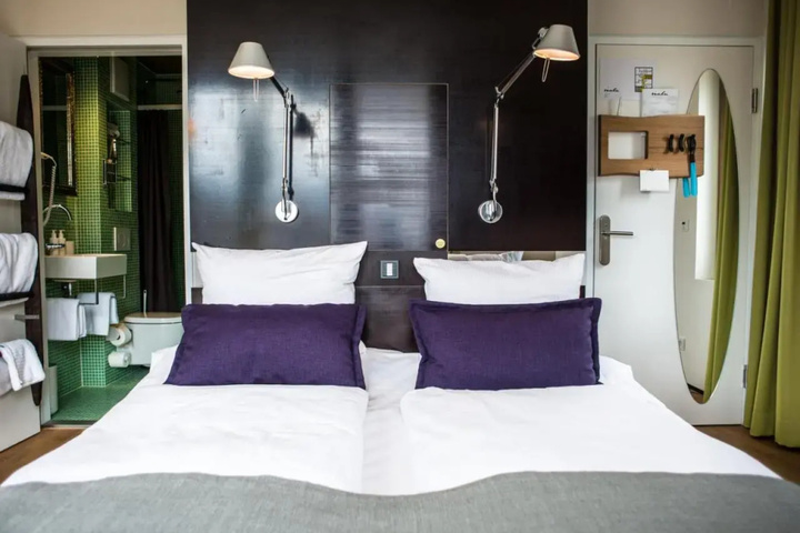 Room 3 of 32