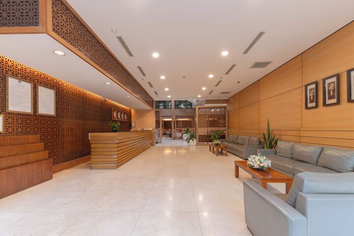 Entrance & Lobby