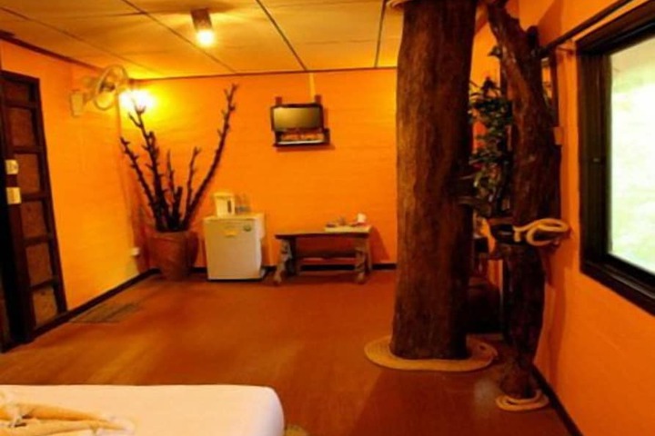 Room 28 of 108