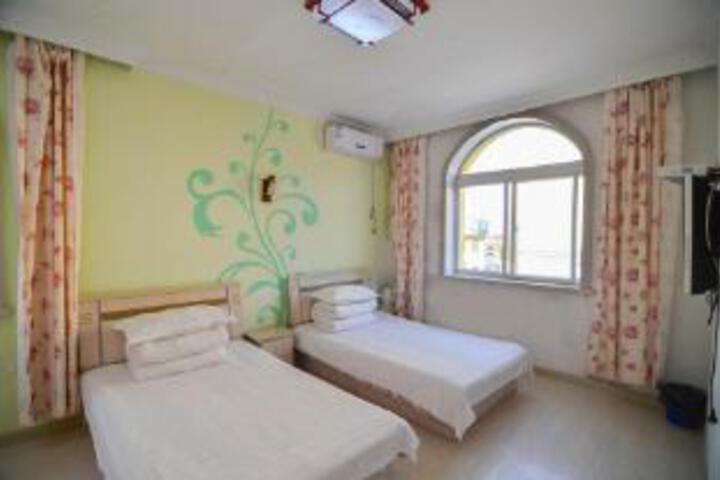 Room 7 of 9