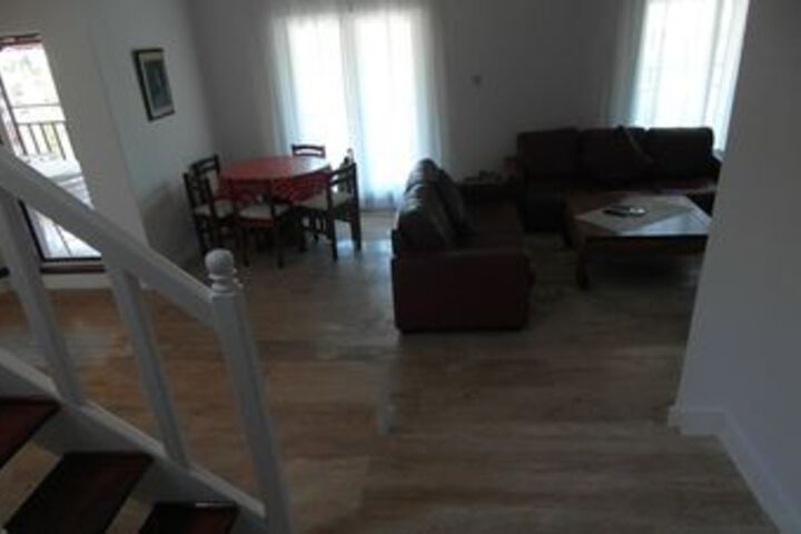 Room 64 of 94