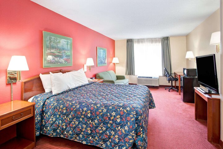1 King Bed (2 of 5)