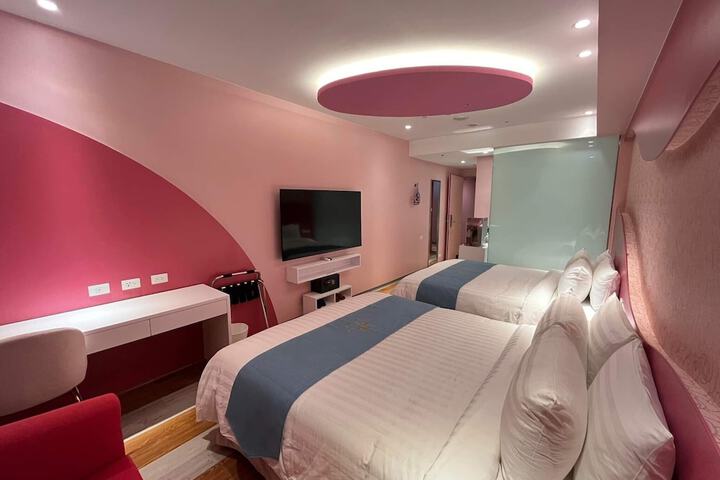 Room 6 of 14