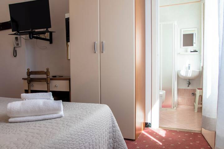 Room 5 of 23