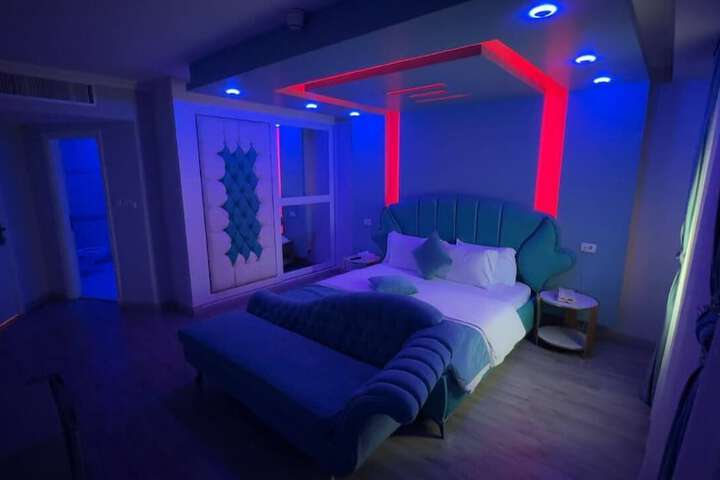 Room 27 of 99