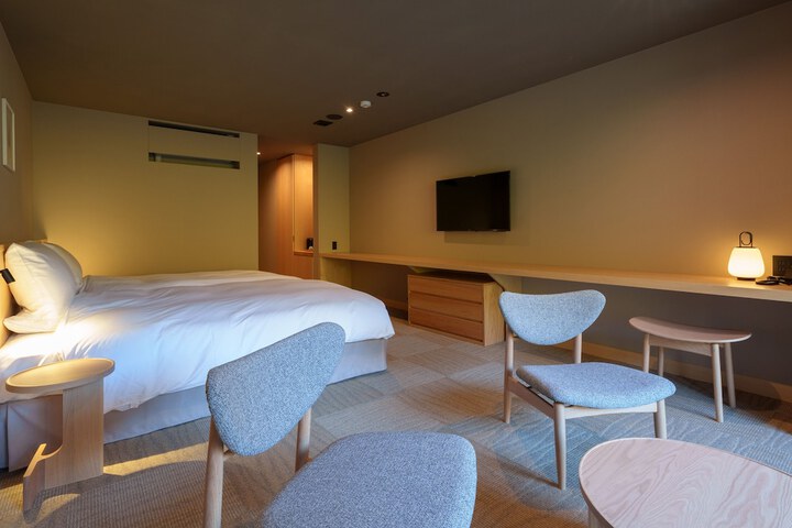 Room 13 of 82