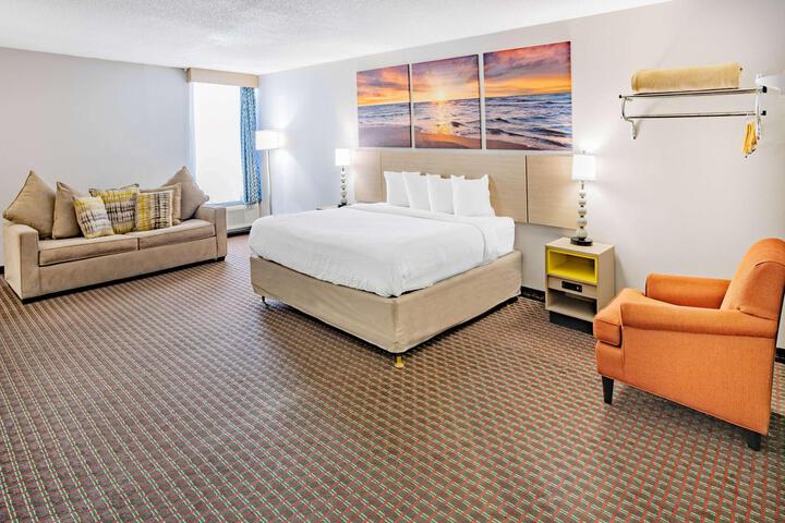1 King Bed (1 of 11)