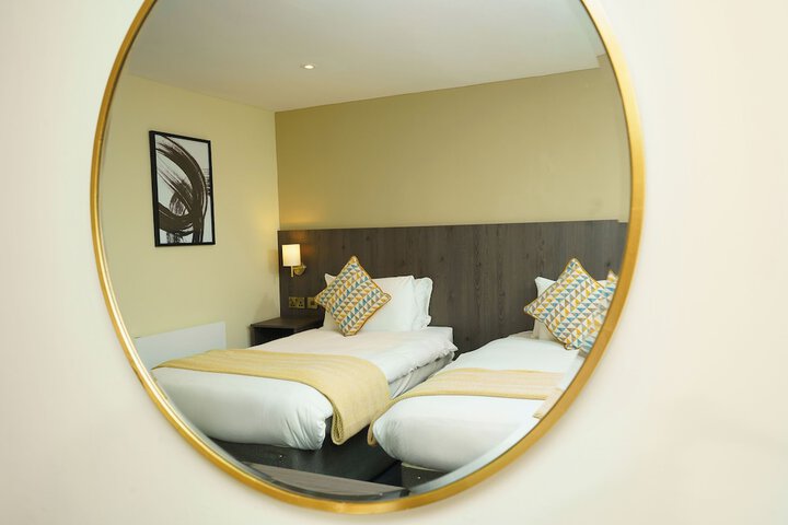 Room 34 of 295