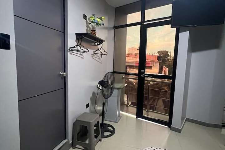 Room 6 of 25