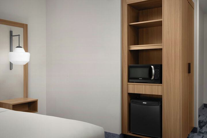 Room 9 of 42