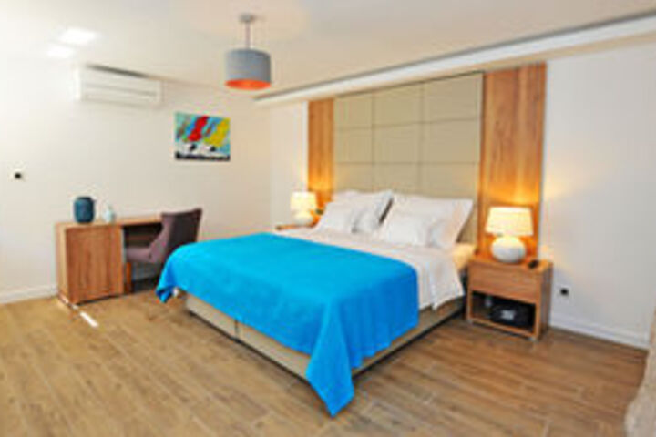 Room 80 of 183