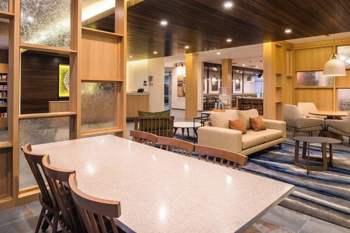 Lobby lounge