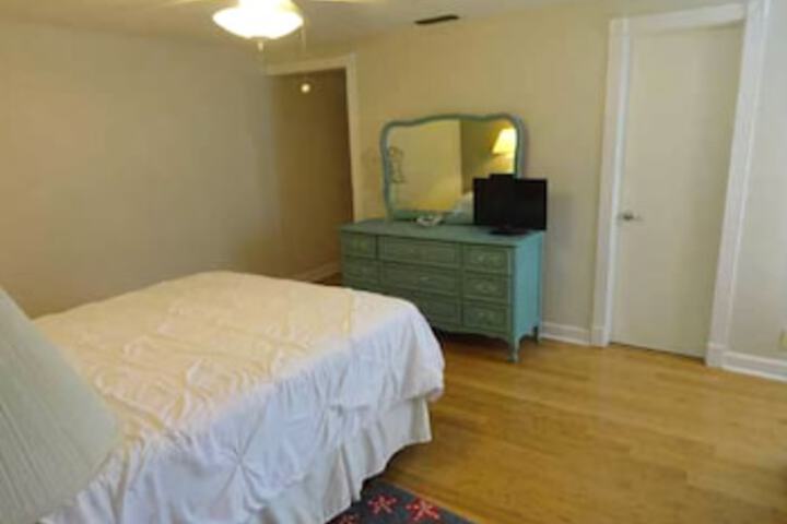 Room 25 of 27